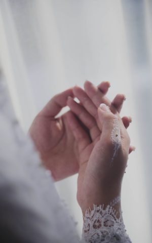 close-up-woman-hand
