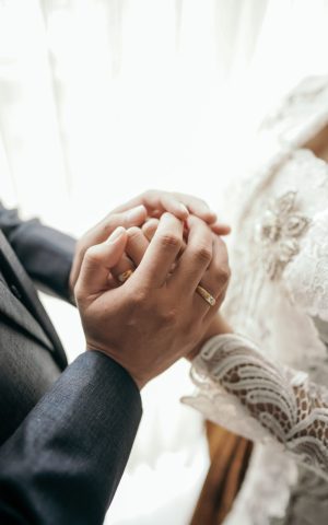 midsection-couple-holding-hands